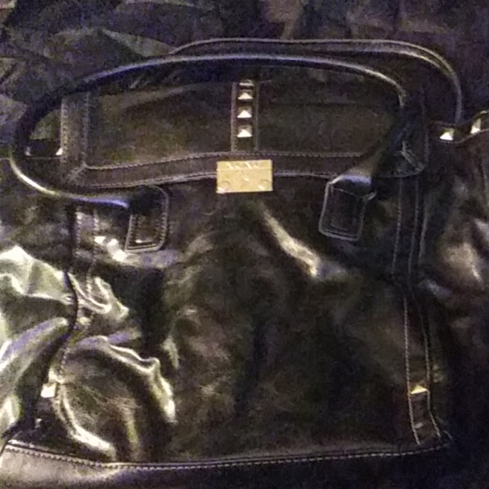 An XO purse